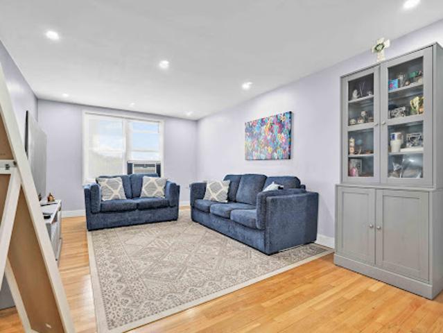 Apartment for sale in Queens, Arverne