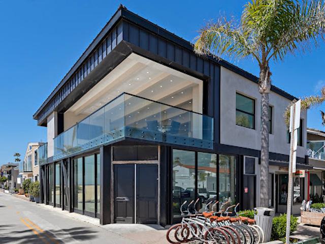 Apartment for sale in Corona Del Mar, California