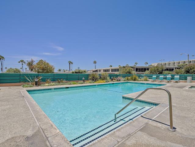 Apartment for rent in Redondo Beach, California