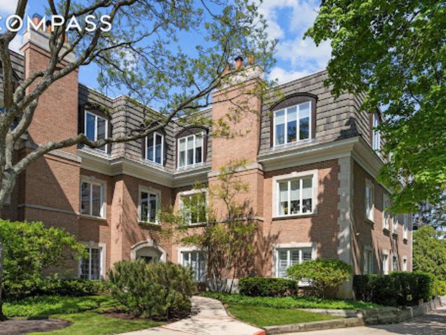 Apartment for sale in Lake Forest, Illinois