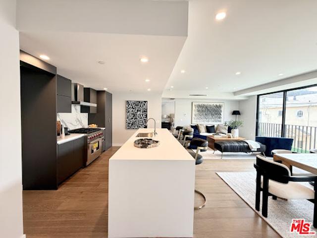 Apartment for sale in Canoga Park, California