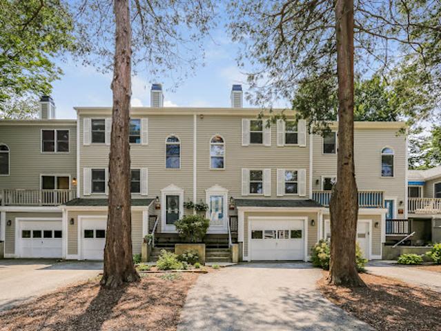 Apartment for sale in Bristol, Rhode Island