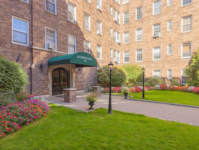 Apartment for sale in City of Yonkers, Westchester County