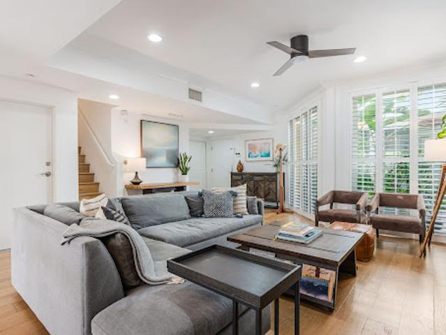 Apartment for sale in Canoga Park, California