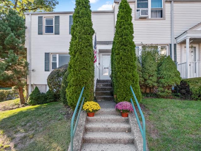Apartment for sale in Glenwood, New York