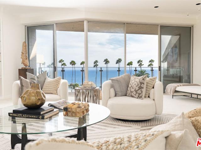 Apartment for sale in Santa Monica, California
