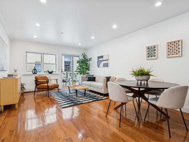 Apartment for sale in Queens, Arverne