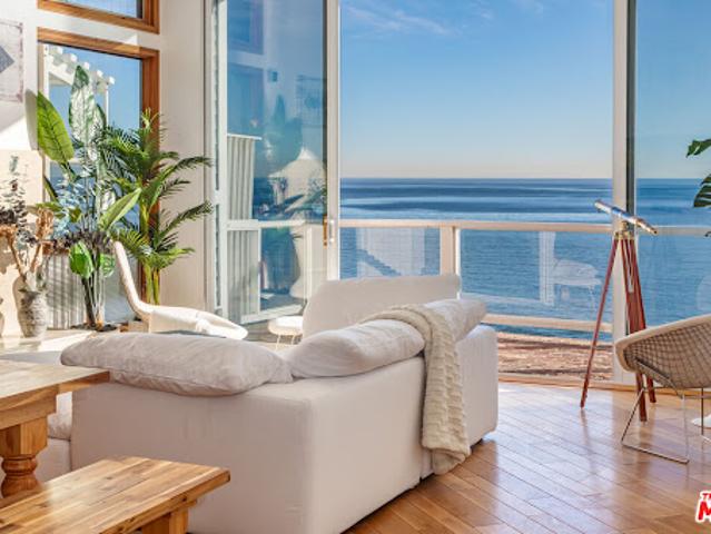 Apartment for sale in Malibu, California