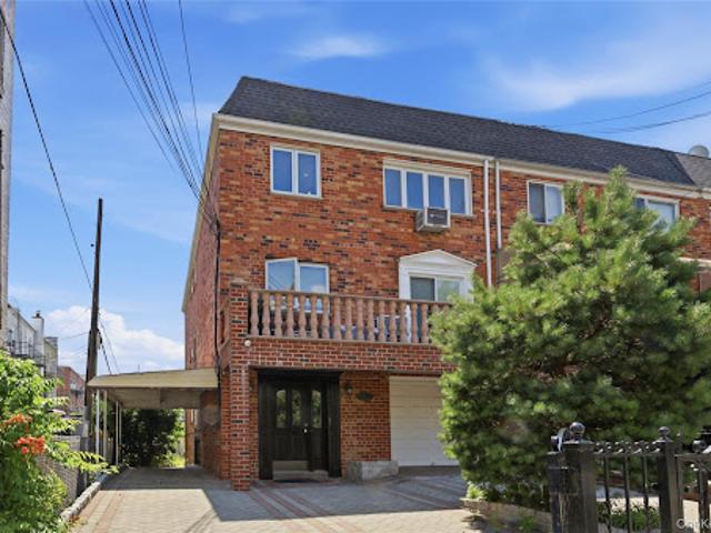 Apartment for sale in Arverne, New York