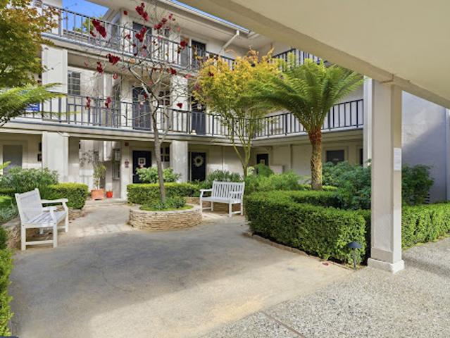 Apartment for sale in California