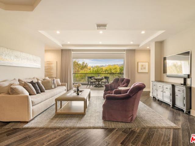 Apartment for sale in Beverly Hills, California