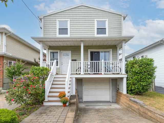 Apartment for sale in Port Washington