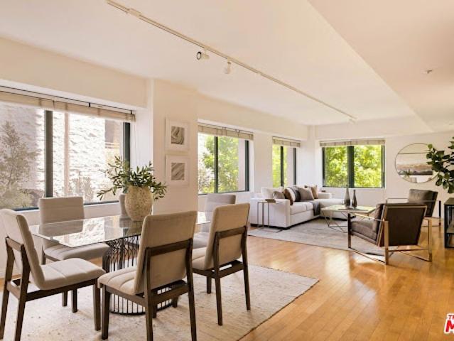 Apartment for sale in Canoga Park, California