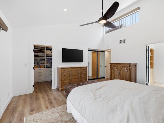 Apartment for sale in Canoga Park, California
