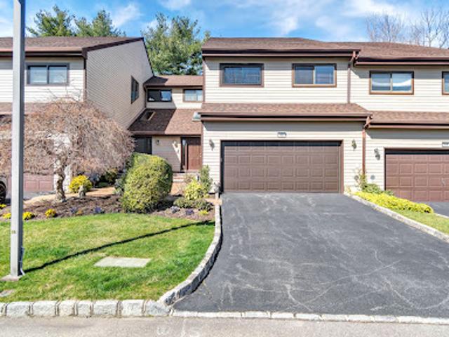 Apartment for sale in Glen Head