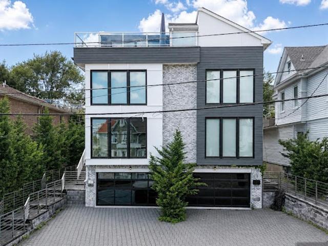 Apartment for sale in Edgewater, New Jersey
