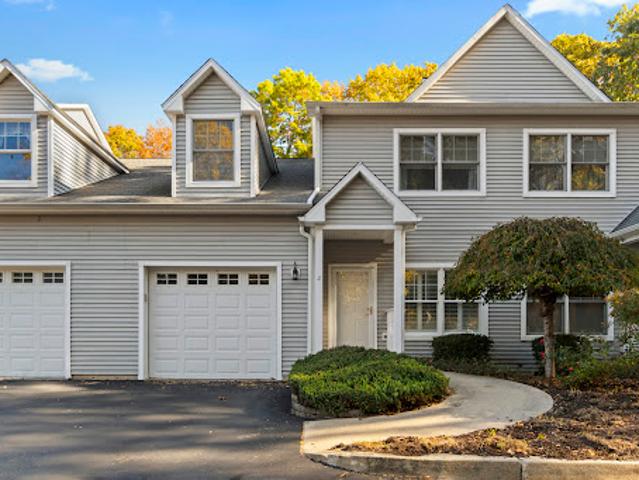Apartment for sale in Groton, Connecticut