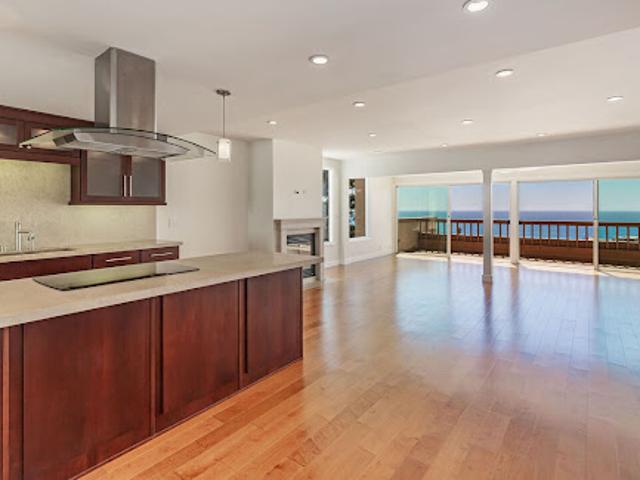 Apartment for sale in Malibu, California