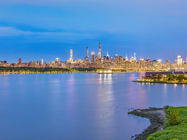 Apartment for sale in Edgewater