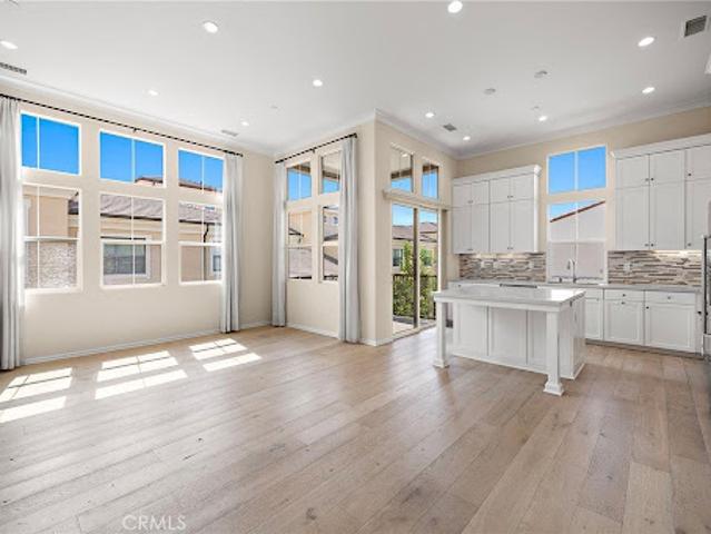 Apartment for sale in Irvine, California