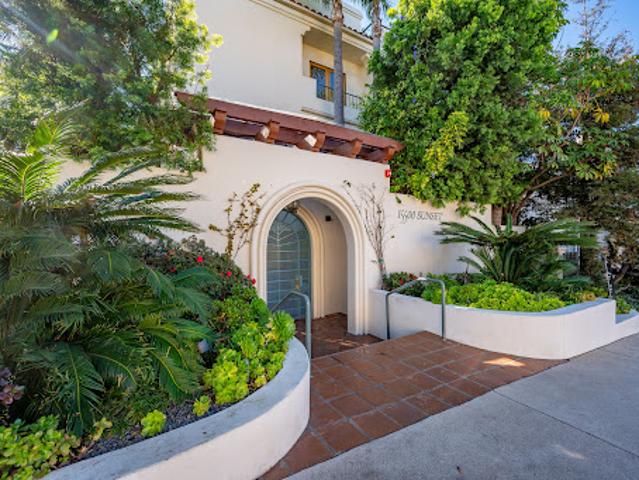 Apartment for sale in Canoga Park, California