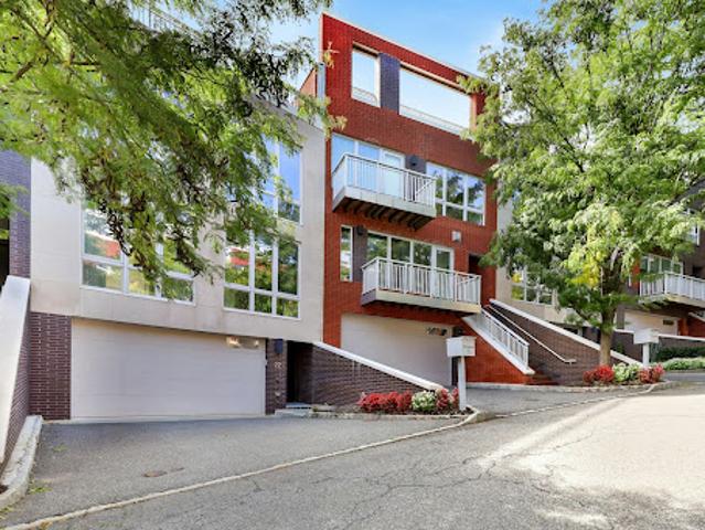 Apartment for sale in Edgewater, New Jersey