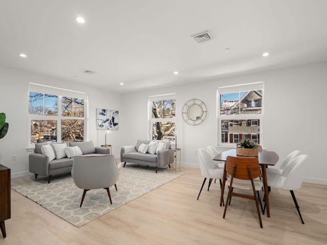 Apartment for sale in Auburndale, Massachusetts
