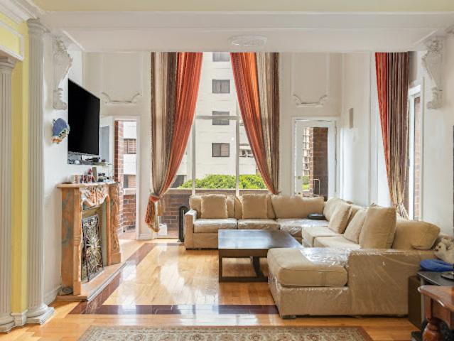 Apartment for sale in Canoga Park, California