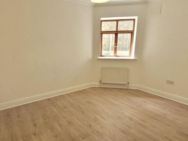 Apartment to rent in Bluebell, North Tipperary