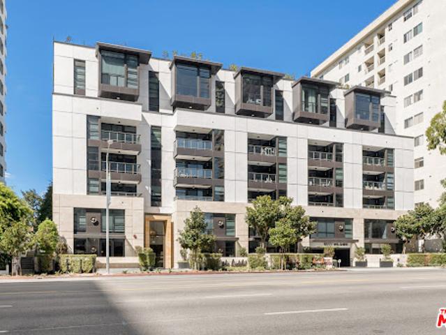 Apartment for sale in Canoga Park, California
