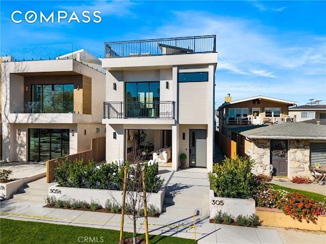 Apartment for sale in Corona Del Mar, California