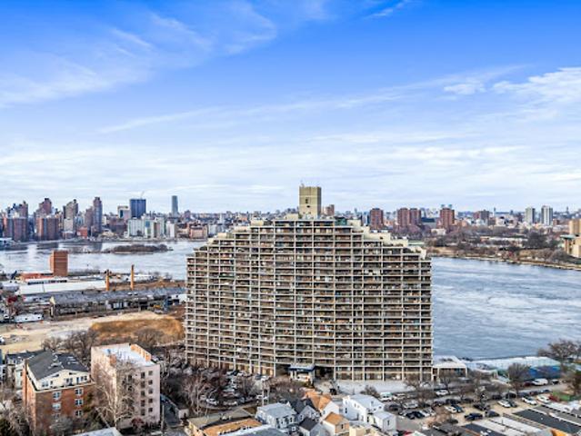 Apartment for sale in Arverne, New York