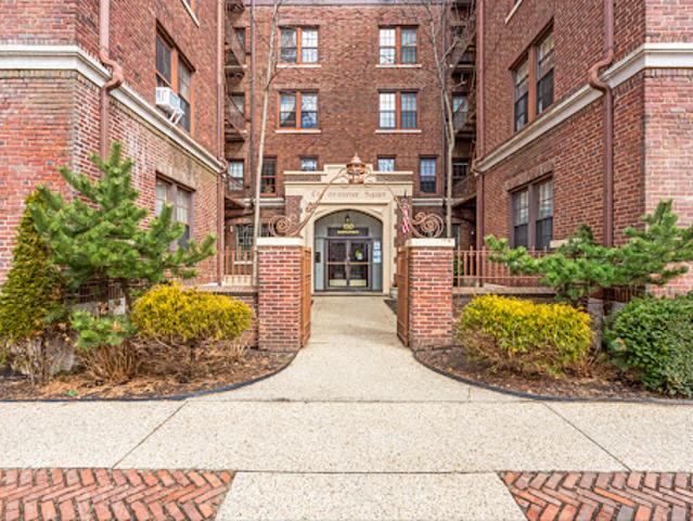 Apartment for sale in Queens, Arverne