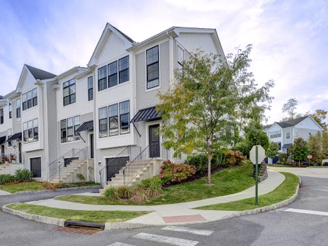 Apartment for sale in Danbury, Western Connecticut Planning Region