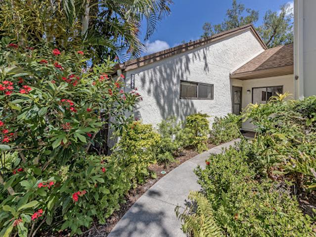 Apartment for sale in Canoga Park, California