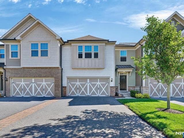 Apartment for sale in Woodcliff Lake, New Jersey
