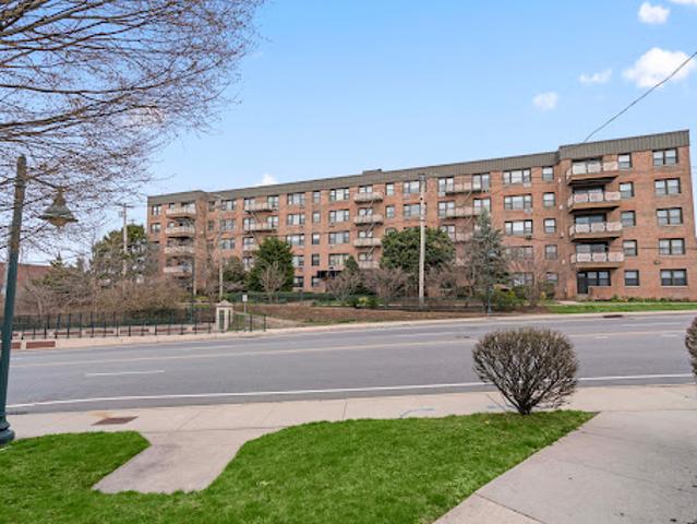 Apartment for sale in Mineola Apartment for sale in Mineola