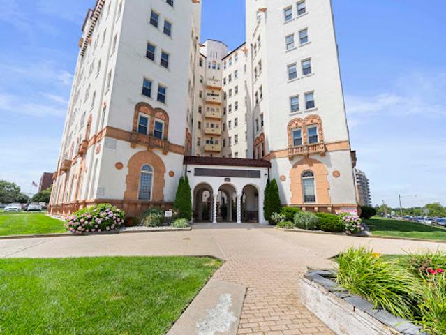 Apartment for sale in Monmouth, New Jersey