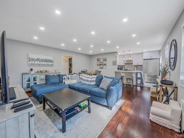 Apartment for sale in Queens, Arverne