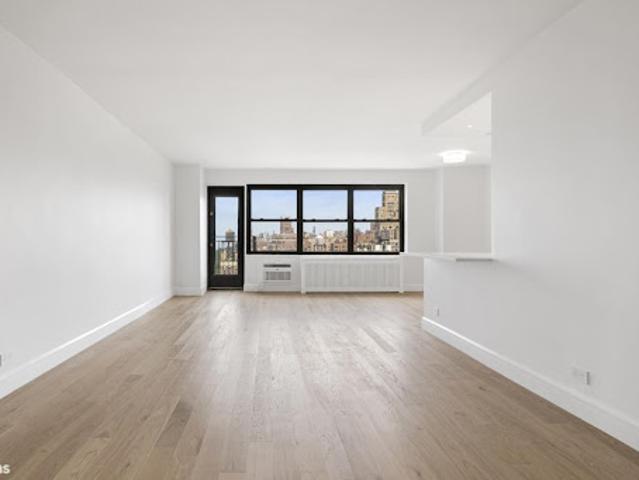 Apartment for sale in Arverne, New York