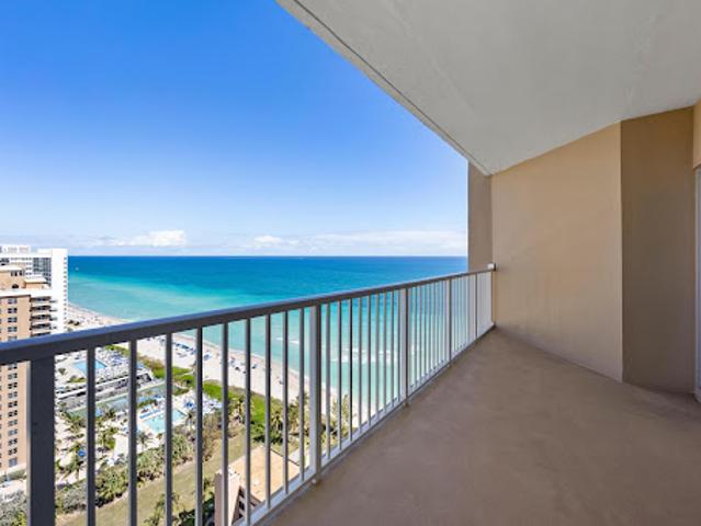 Apartment for sale in Hallandale, Florida