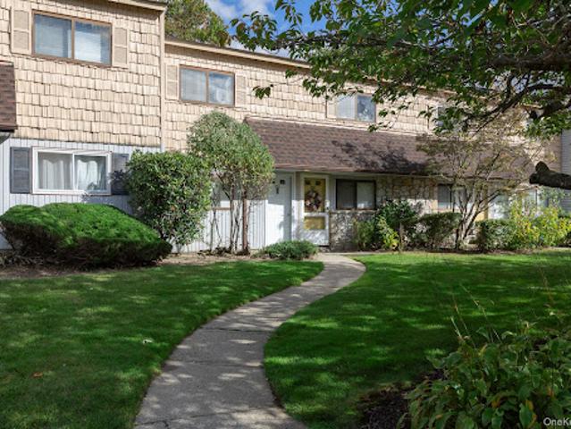 Apartment for sale in Centereach, New York