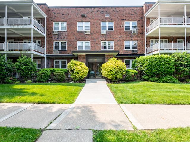 Apartment for sale in Great Neck
