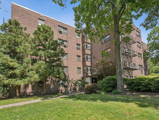 Apartment for sale in Fort Lee