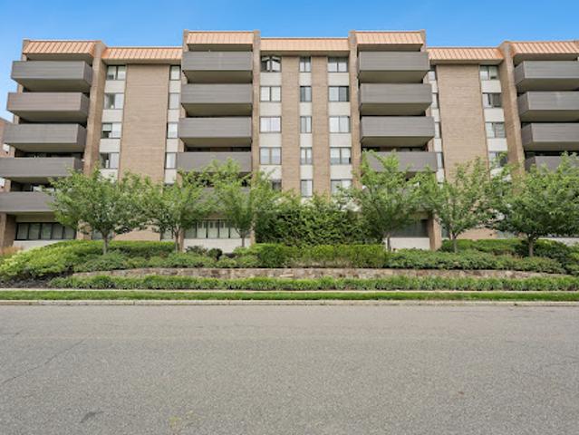 Apartment for sale in Summit, New Jersey