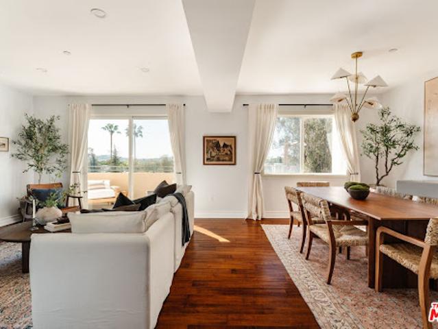 Apartment for sale in Canoga Park, California