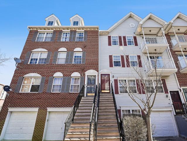 Apartment for sale in Newark, New Jersey