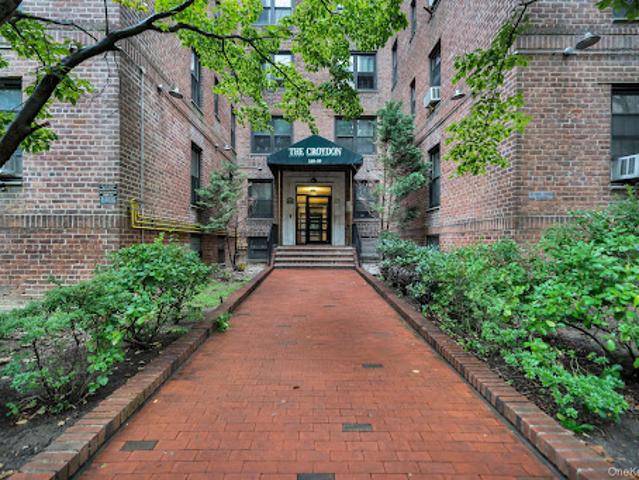 Apartment for sale in Arverne, New York