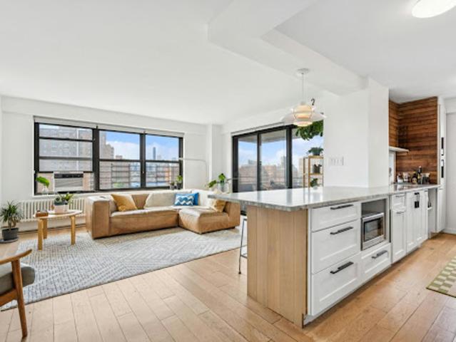 Apartment for sale in Arverne, New York