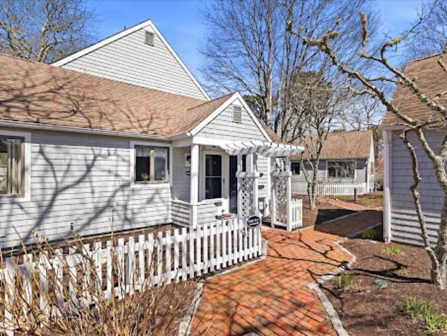Apartment for sale in Mashpee, Massachusetts